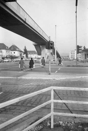 Fußgängerbrücke über die Herrenalber Straße in Höhe der Battstraße