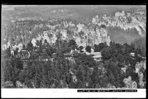 Sächsische Schweiz, Rathener Gebiet. Bastei und Gansmassiv. Luftbild-Schrägaufnahme von Süden