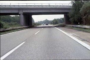 Hauptfahrbahn West (Karlsruhe Richtung Basel): Brücke von Norden