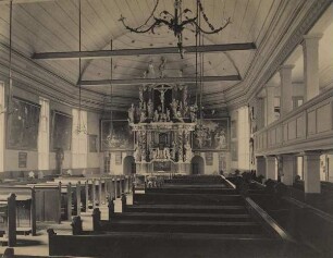 Innenraum der alten Dreifaltigkeitskirche in Hamburg-Hamm