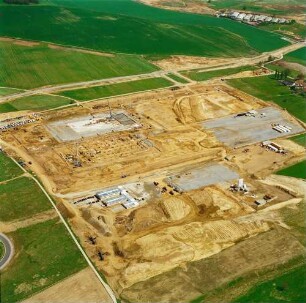 Dresden-Wilschdorf. Baustelle der AMD Saxony. Luftbild-Schrägaufnahme von Südwesten
