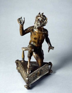 Kniender Satyr als Trägrfigur eines Leuchters oder Tintenbehältnisses