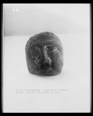 Kopf einer Statue?