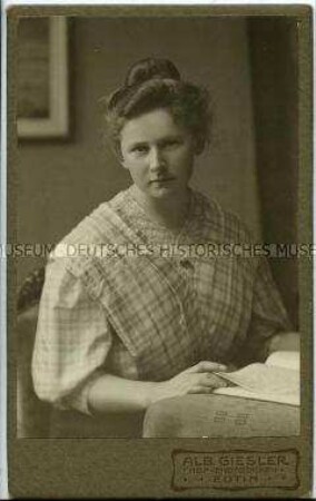 Junge Frau, Carte de Visite