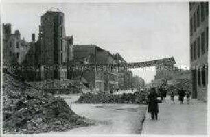 Straßensperren im sowjetischen Sektor an der Sektorengrenze Wilhelm- Ecke Zimmerstraße am Ende der Berlin-Blockade