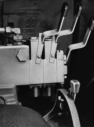 Fotografie: Arbeitsplatz, Hydraulik, Bedienelement