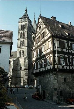 Esslingen: Altstadtstraße mit den Türmen der Stadtkirche