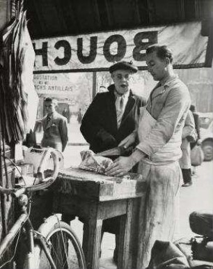 La femme et le boucher "... un morceau comme-ça, Madame?" Rue Buci, St. Germain des prés, Paris 1952