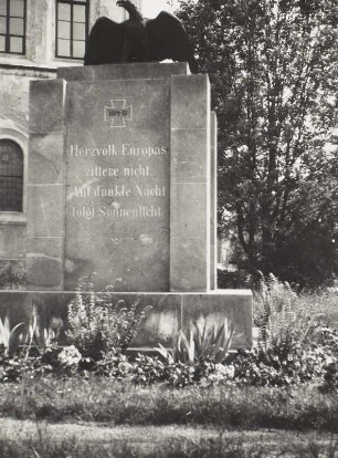 Denkmal für die Gefallenen des 1. Weltkrieges : Denkmal für die Gefallenen des 1. Weltkrieges. Stein, Metall (nach 1918). Leipzig-Knauthain?