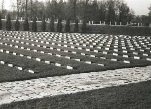 Terezín. Gedenkstätte mit den Gräbern für die Opfer des nationalsozialistischen Konzentrationslagers