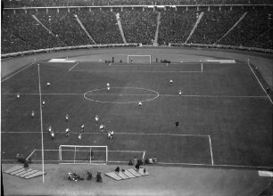 Berlin: Reichssportfeld; Szene aus dem Fußballkampf; Deutschland - Italien (2:2)