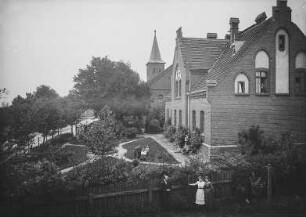 Guttentag, Kirchstraße : Guttentag (Dobrodzien/Polen). Evangelische Kirche und Pfarrhaus, Kirchstraße. Ansicht von Südosten
