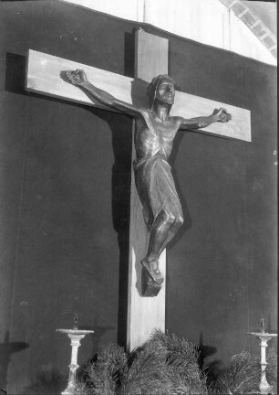 Kruzifix II : Kruzifix II. Bronze; H. 117 cm (1918; E. Barlach). Güstrow, Dom
