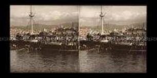 Schiffe und Boote vor Genua