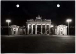 Berlin, Brandenburger Tor bei Nacht