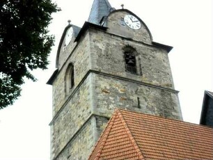 Stadtkirche-Kirchturm von Nordosten mit Schießscharte (Schlitzscharte) im vierten Mittelgeschoß und abschließender Glockenstube (Renaissance-Manier)