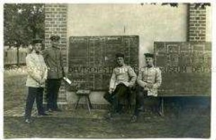 Soldaten mit Biergläsern