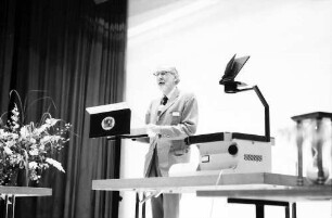 32. Tagung 1982 Physiker; Beim Studentenabend: Vortrag Tjalling Ch. Koopmans