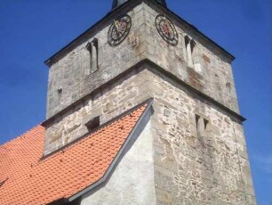 Evangelische Kirche - Kirchturm von Südosten-Obergeschoss und Glockenstube (romanischer Chorturm-gotisch überarbeitet)