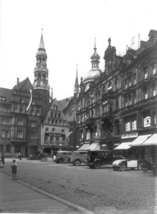Zwickau, Hauptmarkt : Zwickau. Hauptmarkt. Nordwest-Ecke mit Turm der Marienkirche