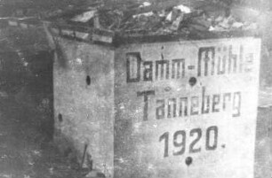 Triebischtal-Tanneberg. Dammmühle, Inschrift am Turm, Repro