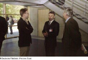 Dr. Jens Bove (SLUB) und Dr. Michael Vogel (SLUB) im Foyer