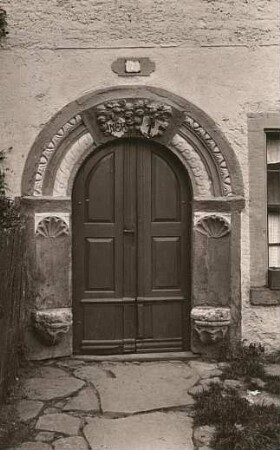 Erzgebirge. Augustusburg. Sitznischenportal, um 1550