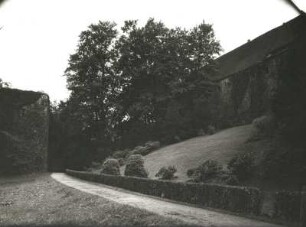 Riesa. Stadtpark. Blick zur Ostseite des Klosters (Freilichtbühne) von Südwest