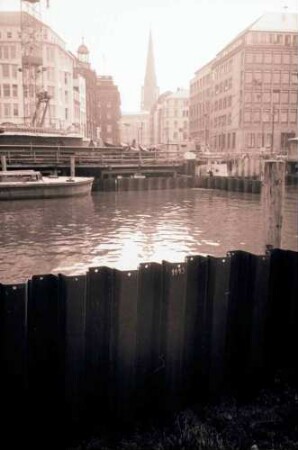 Hamburg: Spundwand