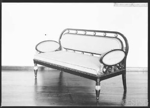 Königsberg, Armlehnsofa.