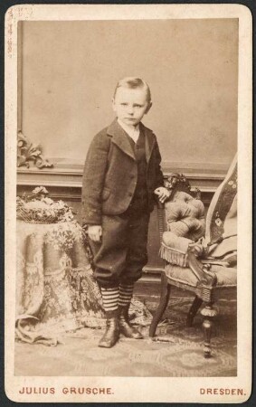 Porträt eines Jungen : Porträt eines Jungen, Carte de Visite, Atelieraufnahme