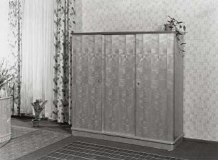 Wäscheschrank : Wäscheschrank (1956) in Ausstellungskoje