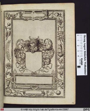 Leeres Wappenschild mit Blattwerk und Helm in einem Rahmen mit Blumen, Insekten und Früchten.