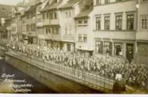 Marschierende auf dem Fischersand in Erfurt