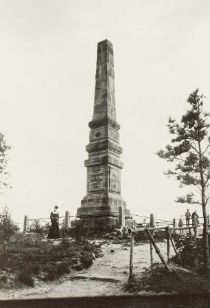 Gedenkstein auf dem Lilienstein, "Wettinobelisk", 1889 vom Gebirgsverein für die Sächsische Schweiz errichtet