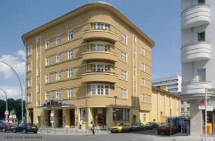 Wohnhausblock mit Kino "Babylon"; Berlin, Mitte