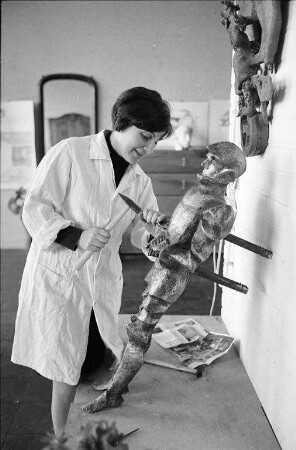 Karlsruher Bildhauerin Gudrun Schreiner.