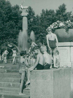 Hirschbrunnen vor dem Rathaus Schöneberg im Stadtpark Schöneberg