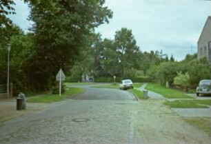 Alte Landstraße: historisches Kopfsteinpflaster