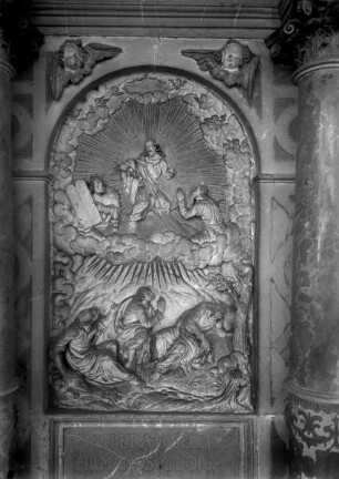 Altarrelief mit Darstellung der Christi Himmelfahrt