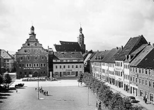 Ansicht mit Rathaus