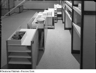 Kindergartenmöbel (1974; Hochschule für Kunst und Design Halle (Burg Giebichenstein)). Regale