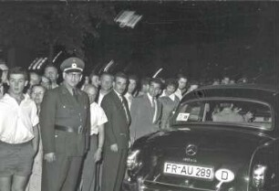 Freiburg: "FR-AU 289" (!) im Spalier
