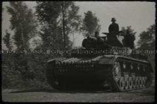 Soldaten auf einem Panzer