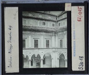 Urbino, Palazzo Ducale : Hof