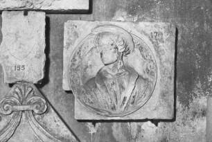 Bildnisrelief eines Mannes