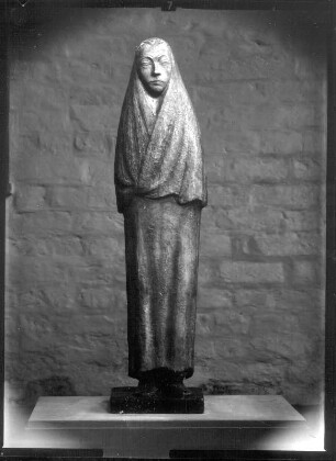 Das schlimme Jahr 1937. Stuck, gegossen; H. 89 cm (1936; E. Barlach). Güstrow: Gertrudenkapelle