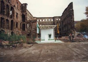 Dresden-Altstadt. Wiederaufbau des Taschenbergpalais, aufgenommen November 1992