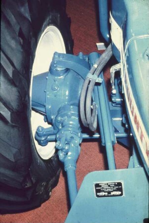 Fotografie: Traktor, Antriebs- und Anbausystem, Getriebe, Allradantrieb