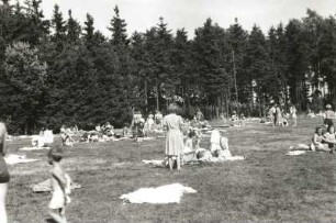 Seifhennersdorf, Volksbadstraße. Volksbad. Blick über die Liegewiese